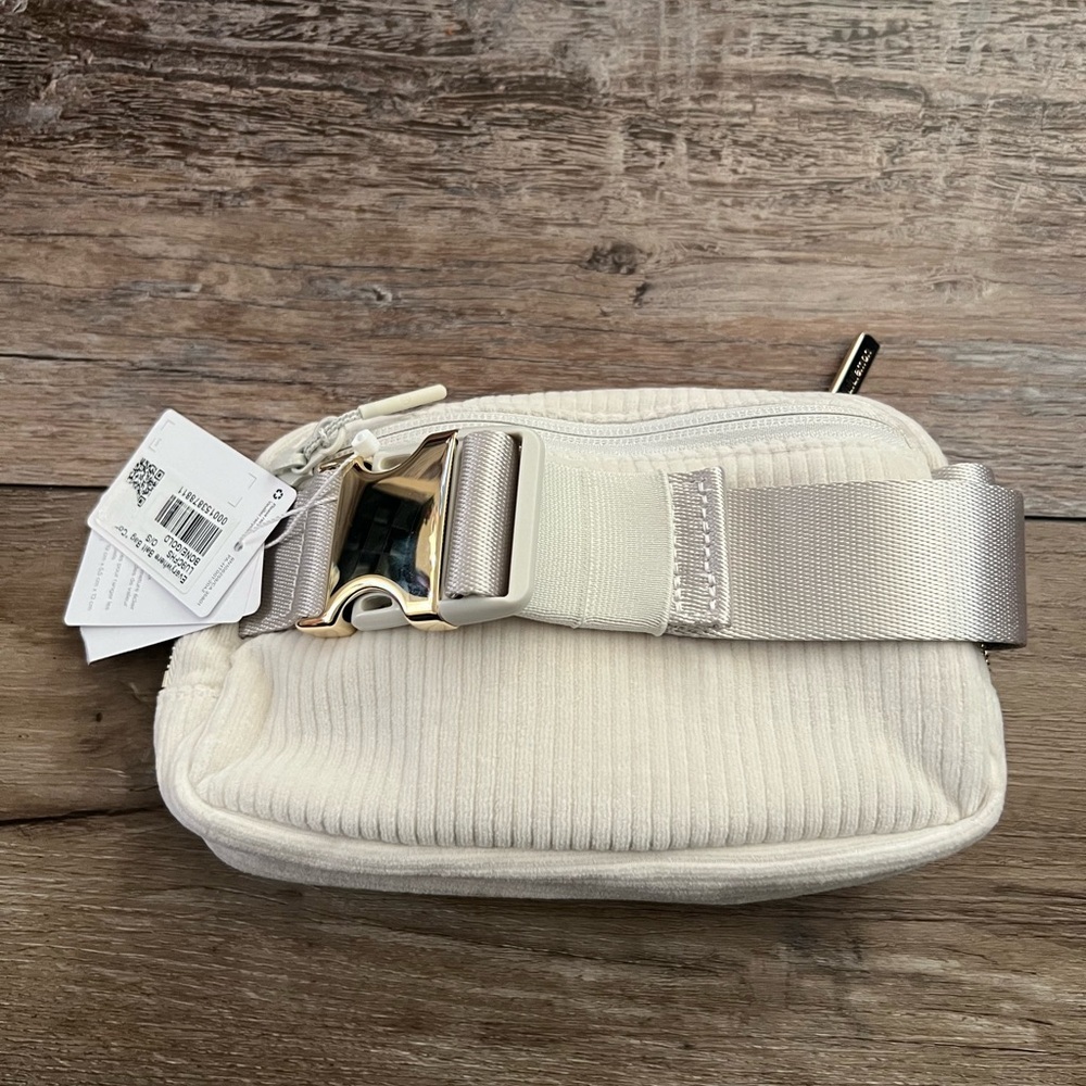 NEW LULULEMON EVERYWHERE BELT BAG CORDUROY BONE/GOLD - Picture 12 of 12